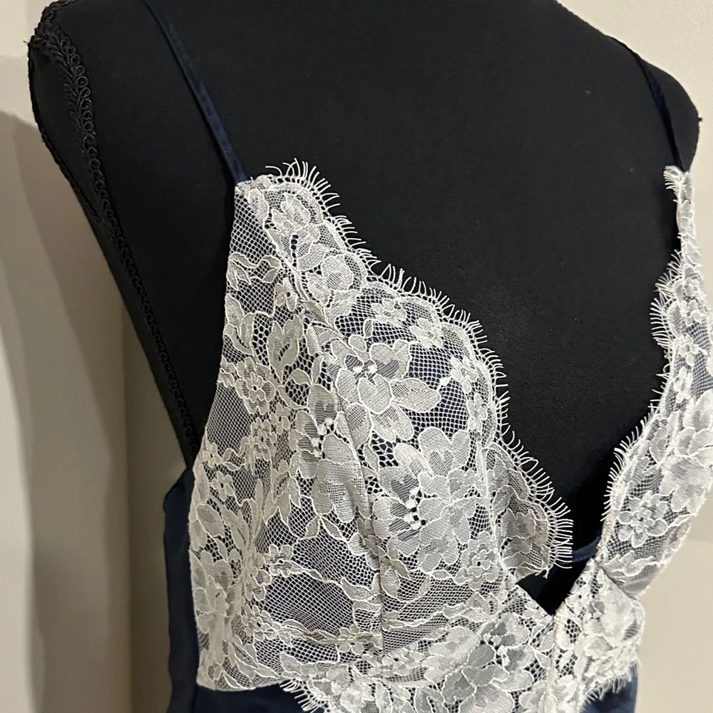 *ABERCROMBIE & FITCH* Navy Slip Dress w/ White Lace Bodice Size Medium Tall - Picture 4 of 8